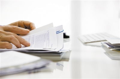 深瞳丨论文买卖暗流涌动 代写代投成灰色产业，科技中介服务亟待规范